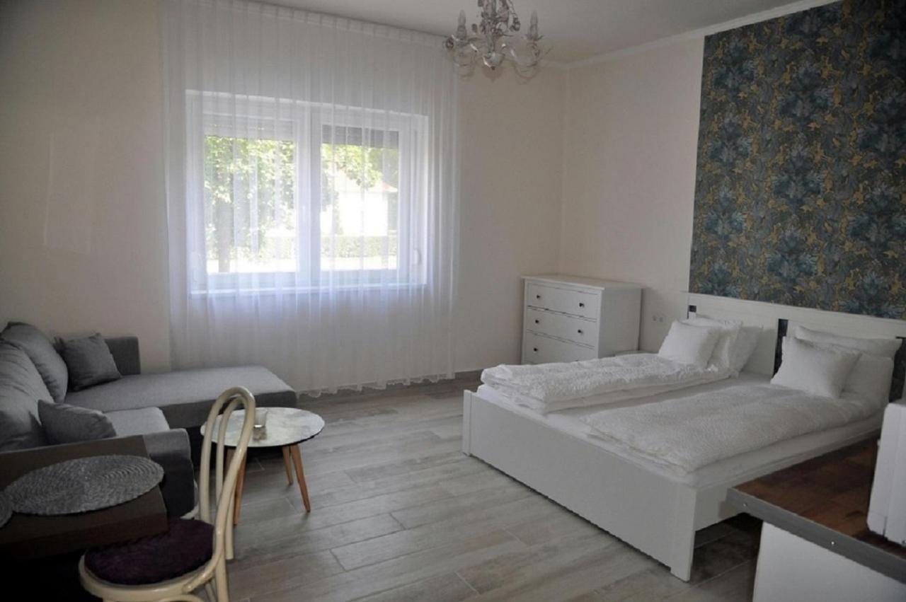 River Apartment Makó 外观 照片