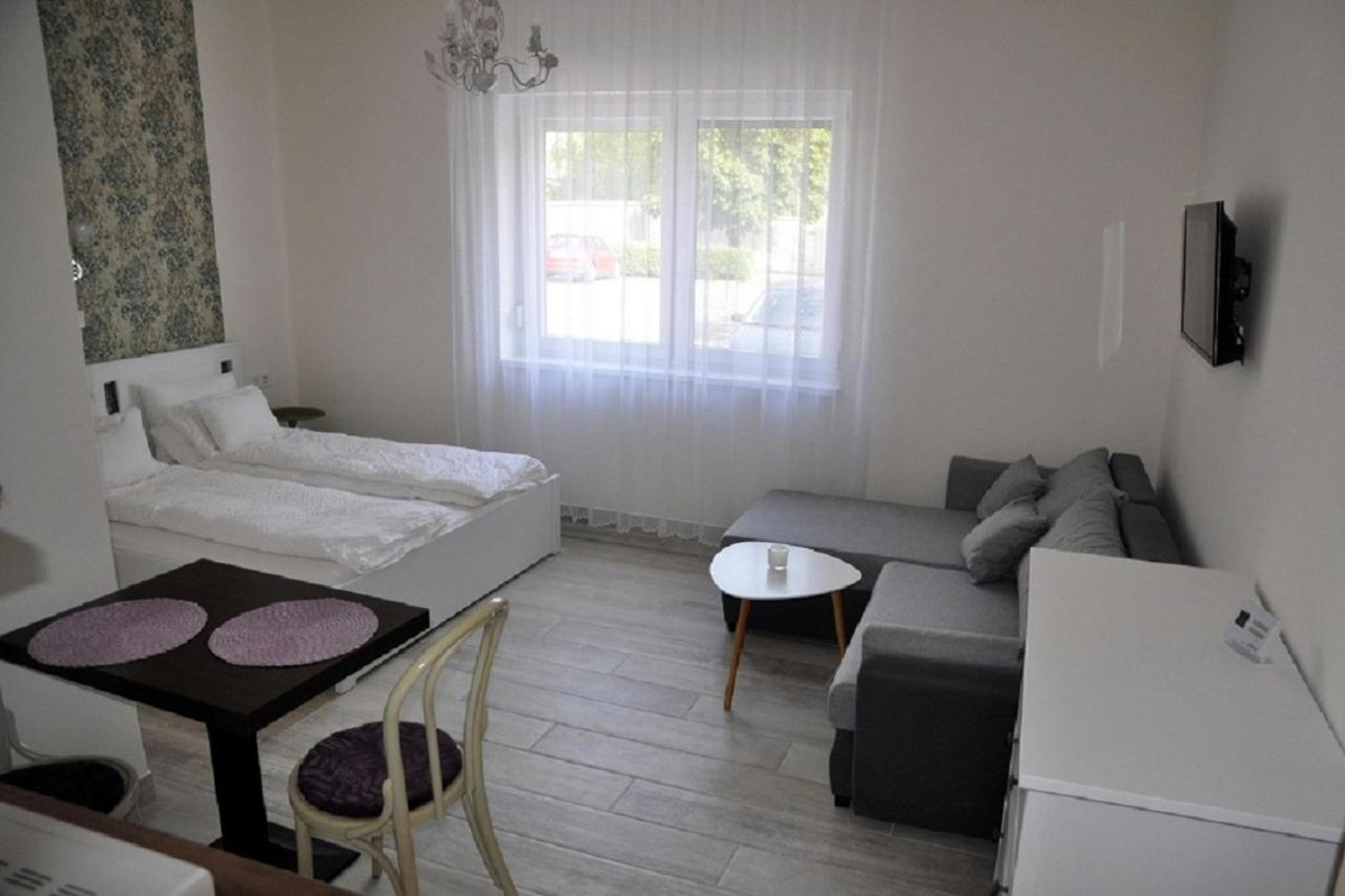 River Apartment Makó 外观 照片